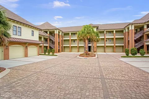 6813 Mayfaire Club Dr #302, Wilmington, NC 28405
