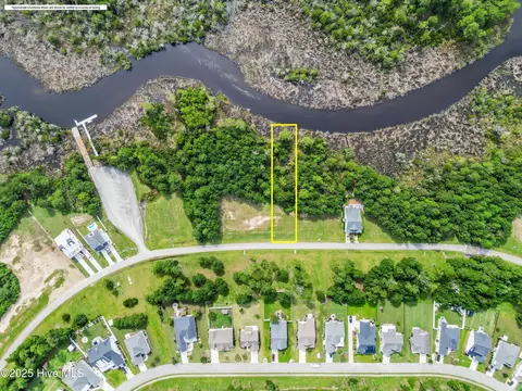 240 Kings Creek Xing, Holly Ridge, NC 28445