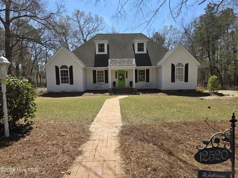 12520 Saddle Path Cir, Laurinburg, NC 28352