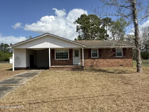 15 Oxford Dr, Jacksonville, NC 28546