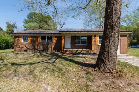 1002 Able St, Elizabethtown, NC 28337