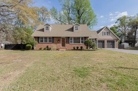 818 Edgewood Dr, Jacksonville, NC 28540