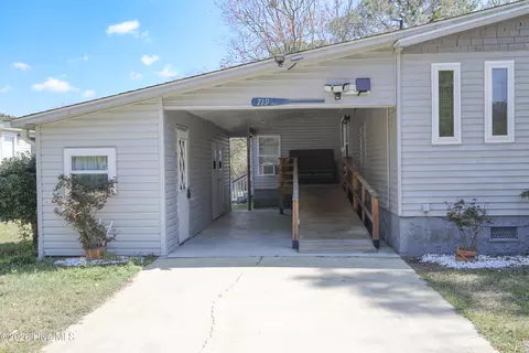 719 Nautical Ct, Hampstead, NC 28443 photo 3