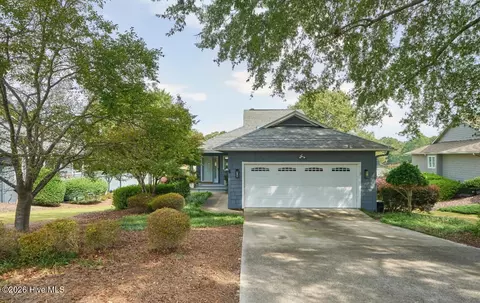 4 Westlake Pointe Dr, Pinehurst, NC 28374