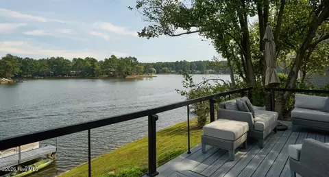 4 Westlake Pointe Dr, Pinehurst, NC 28374