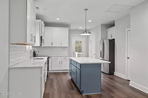 Kitchen - 1374 Salter Path Rd #B, Salter Path, NC 28575 photo 2 of 3