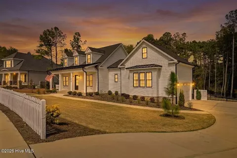 275 Hollycrest Dr, Pinehurst, NC 28374
