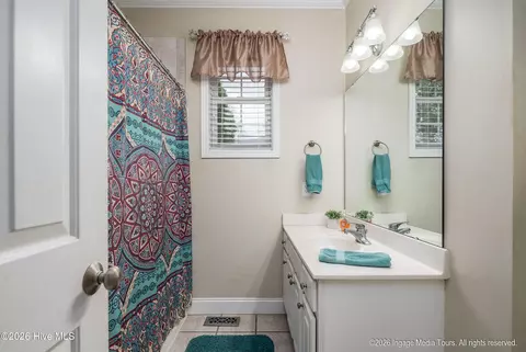 Bath - 109 Deep Creek Rd, Chocowinity, NC 27817 photo 4 of 5