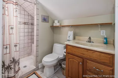 Bath - 109 Deep Creek Rd, Chocowinity, NC 27817 photo 2 of 5