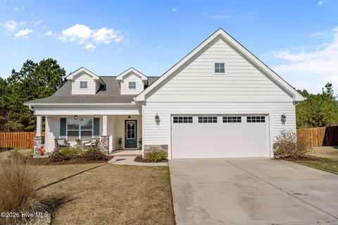335 Long Pond Dr, Sneads Ferry, NC 28460