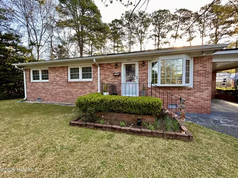 802 Pinetree Dr, New Bern, NC 28562