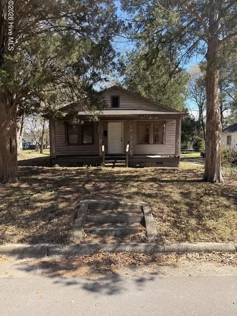 511 Aycock St, Washington, NC 27889