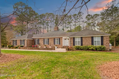 409 Inlet Dr, Elizabeth City, NC 27909