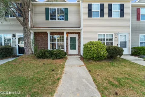 207 Pinegrove Ct, Jacksonville, NC 28546