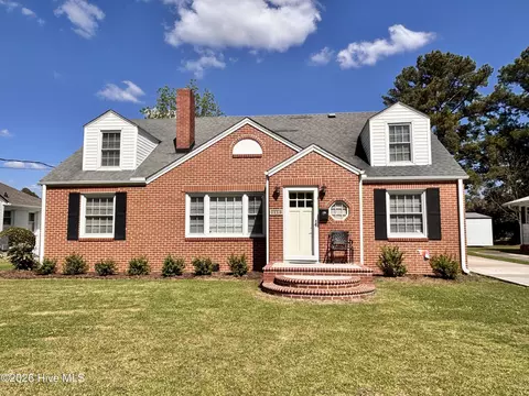 612 Blaney St, Clinton, NC 28328