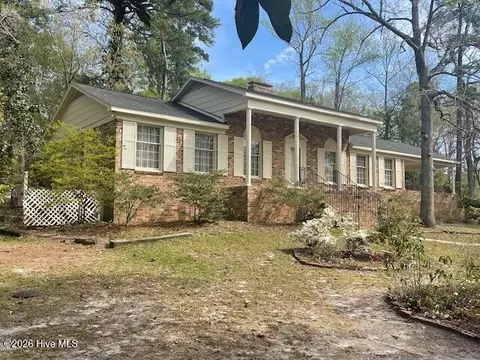 403 Woodland Dr, Elizabethtown, NC 28337