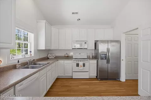 Kitchen - 105 E Sanderling Cir, Hampstead, NC 28443 photo 2 of 4