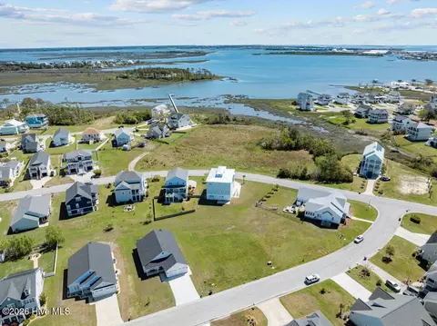 1302 Fathom Way, Morehead City, NC 28557
