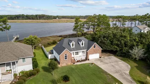 413 Pelican Harbor Rd, Beaufort, NC 28516