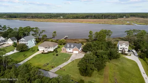 413 Pelican Harbor Rd, Beaufort, NC 28516
