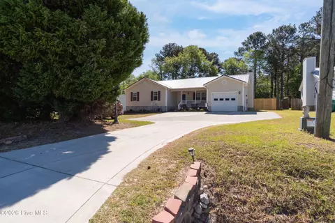 623 Queens Creek Rd, Hubert, NC 28539