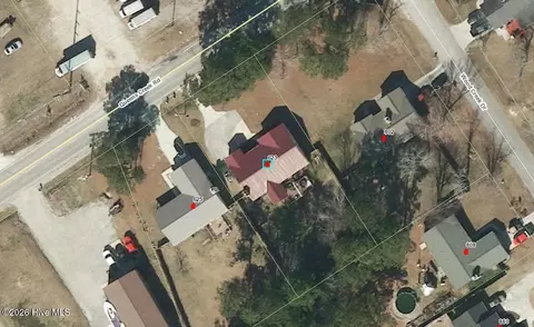 623 Queens Creek Rd, Hubert, NC 28539