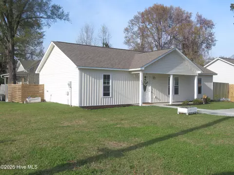 408 7th St, Maysville, NC 28555