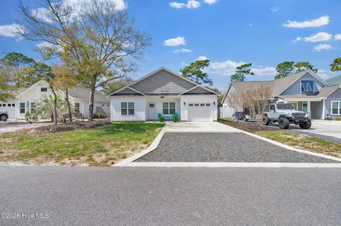125 NE 15th St, Oak Island, NC 28465