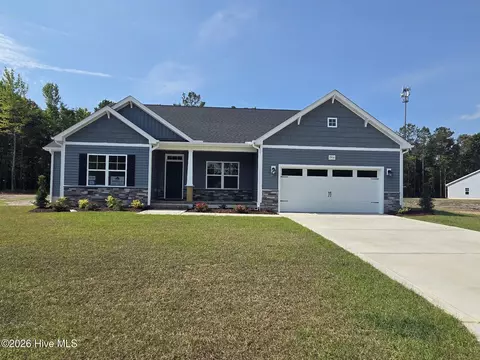 2914 Loch Ct, Grimesland, NC 27837