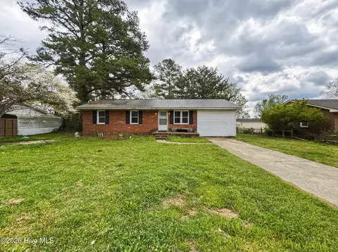 42 N Sixth St, Clarkton, NC 28433