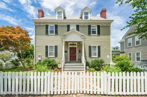 804 Pollock St, New Bern, NC 28562