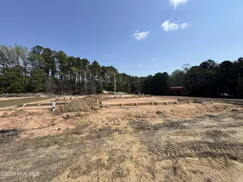 454 James St, Vass, NC 28394