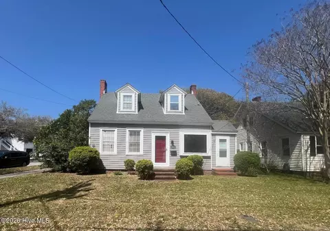2812 Evans St, Morehead City, NC 28557