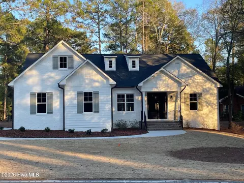 50 St Andrews Dr, Pinehurst, NC 28374