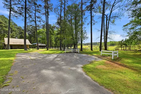 2639 Nc Highway 211, Clarkton, NC 28433