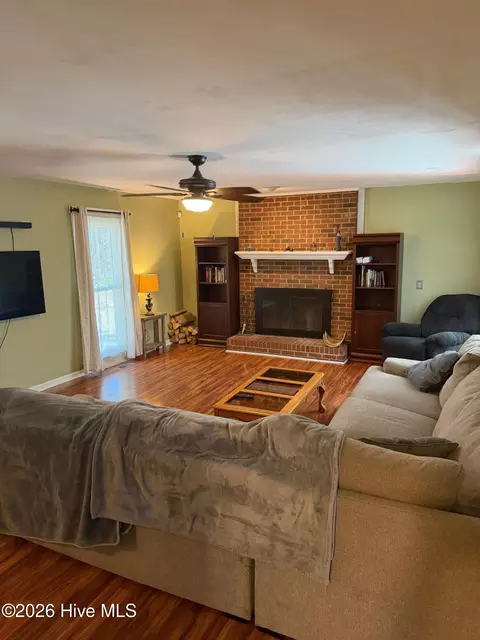 Living - 380 W Denny Ave, Pinebluff, NC 28373 photo 2 of 3