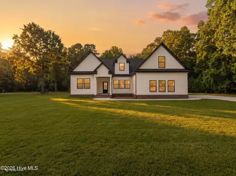 917 Maggie Ln, Elizabeth City, NC 27909