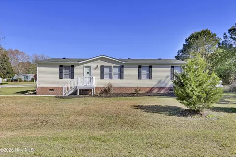 808 Topsail Greens Dr, Hampstead, NC 28443