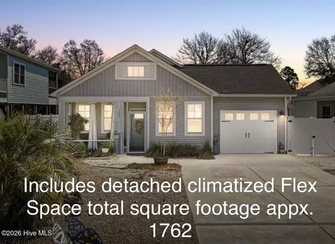 140 NE 16th St, Oak Island, NC 28465