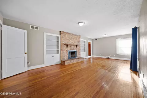 Living - 333 Fifth St, Ayden, NC 28513 photo 1 of 6