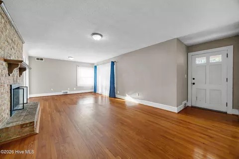 Living - 333 Fifth St, Ayden, NC 28513 photo 2 of 6