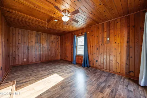 Living - 333 Fifth St, Ayden, NC 28513 photo 5 of 6