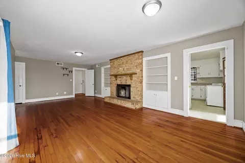 Living - 333 Fifth St, Ayden, NC 28513 photo 3 of 6