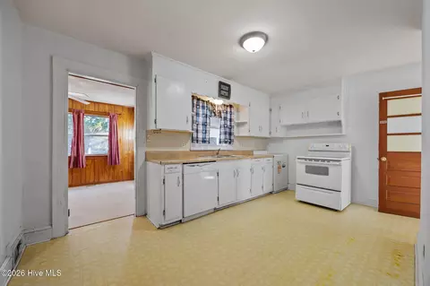 Kitchen - 333 Fifth St, Ayden, NC 28513 photo 3 of 4