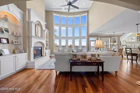 Living - 121 Pamlico Ln, Chocowinity, NC 27817 photo 2 of 8