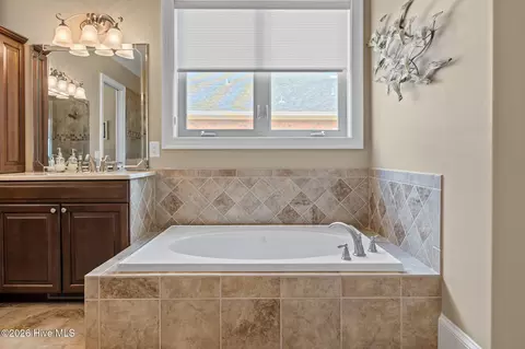 Bath - 121 Pamlico Ln, Chocowinity, NC 27817 photo 5 of 8