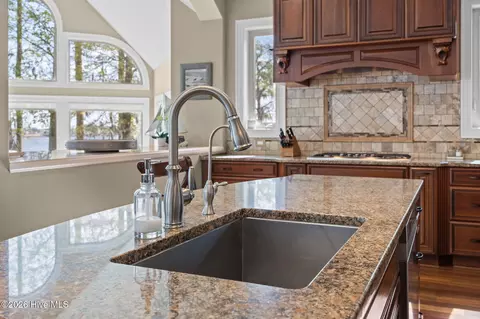 Kitchen - 121 Pamlico Ln, Chocowinity, NC 27817 photo 4 of 7