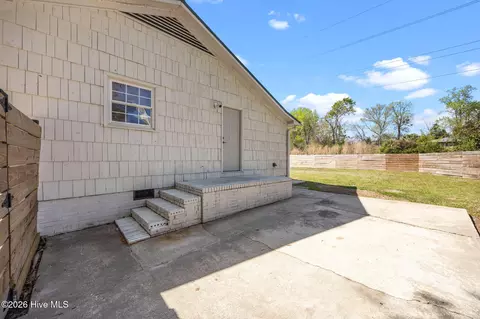 Exterior - 209 Puller Dr, Jacksonville, NC 28540 photo 3 of 6