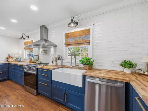 Kitchen - 209 Puller Dr, Jacksonville, NC 28540 photo 3 of 6