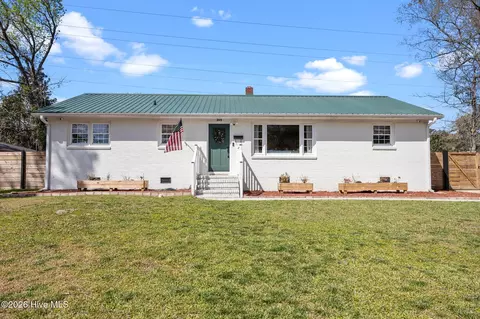 209 Puller Dr, Jacksonville, NC 28540
